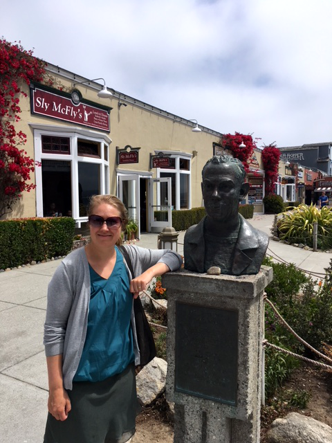 Photo of Jenny Hettne by statue of John Steinbeck.